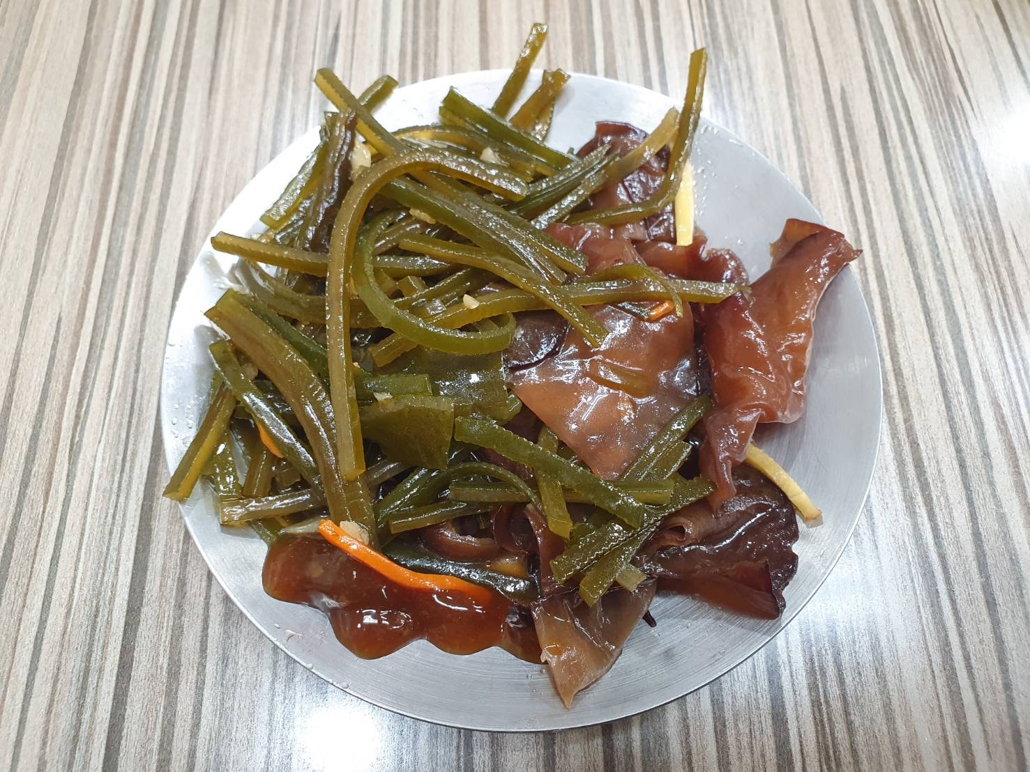 【台北萬華】溫家粗麵 小菜均一價35元!麻辣皮蛋乾麵 推薦寶興街美食 - 第13張圖