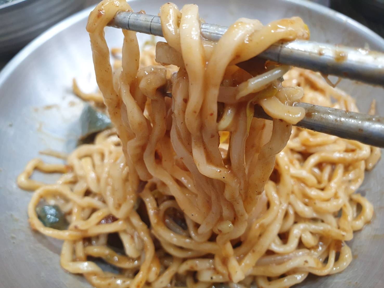 【台北萬華】溫家粗麵 小菜均一價35元!麻辣皮蛋乾麵 推薦寶興街美食 - 第16張圖