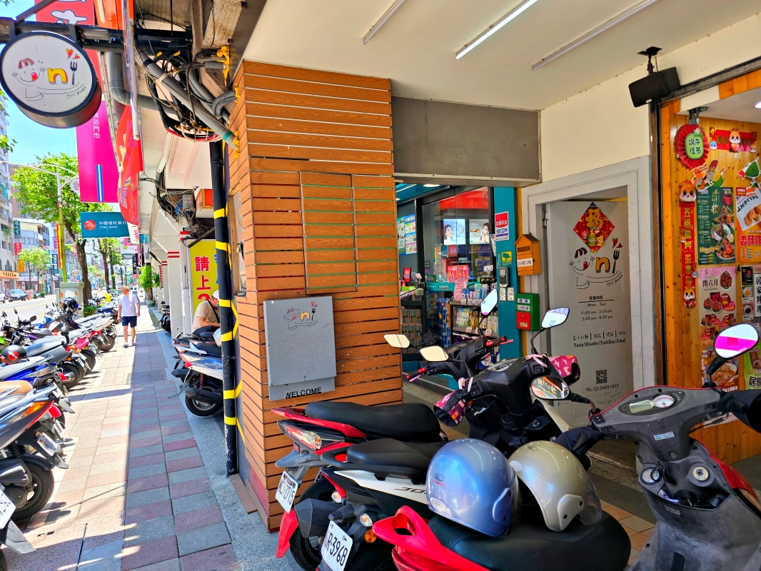 【新北樹林】Oni Pasta 平價義大利麵、燉飯、烤餅~自助吧吃到飽!近樹林火車後站 - 第1張圖