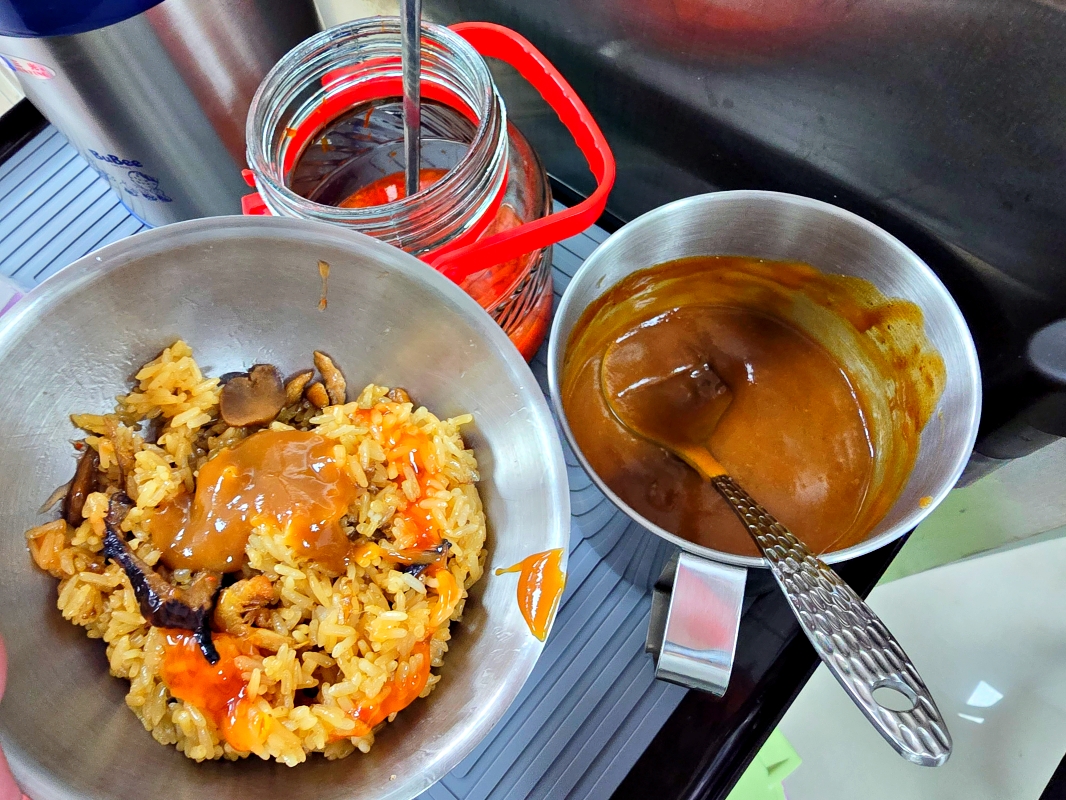 【台北萬華】鼎客來 喫油飯 呷羹麵 簡單的家常美味 內用免費冰紅茶(無糖)、冰開水暢飲 - 第13張圖