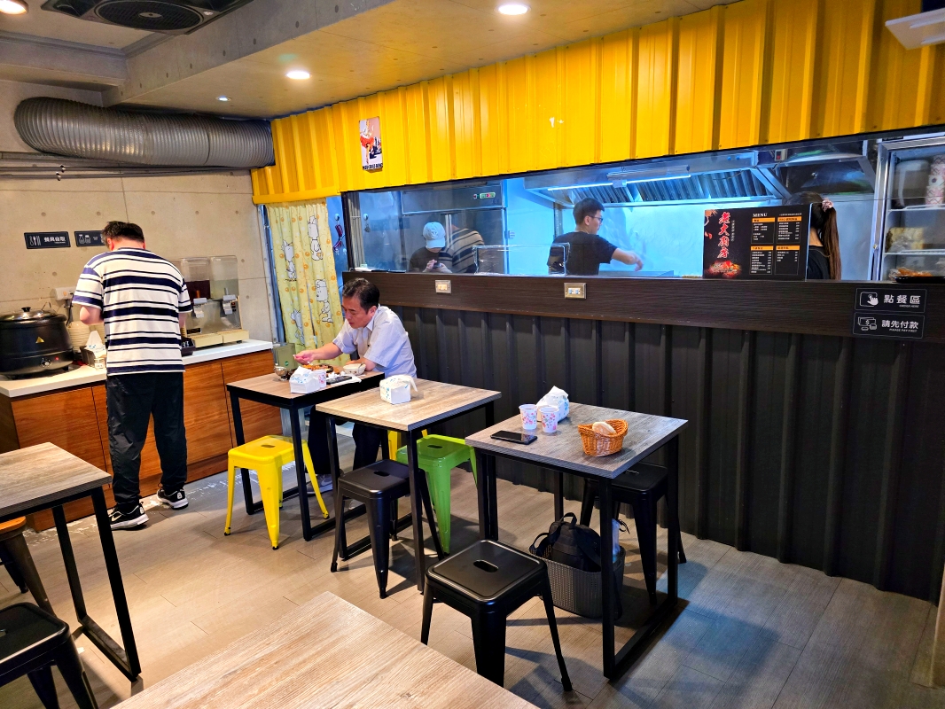 【台北萬華】老大廚房 平價牛排餐盒店~高品質原肉,濃湯、飲料吃到飽!近公車站大埔街 - 第4張圖