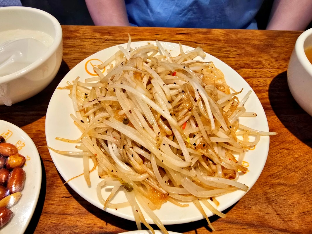 【台北萬華】周照子台灣鐵板清粥小菜 西門町台式鐵板燒~古早味地瓜粥.白飯、湯品、飲料吃到飽 - 第17張圖 【台北萬華】周照子台灣鐵板清粥小菜 西門町台式鐵板燒~古早味地瓜粥.白飯、湯品、飲料吃到飽